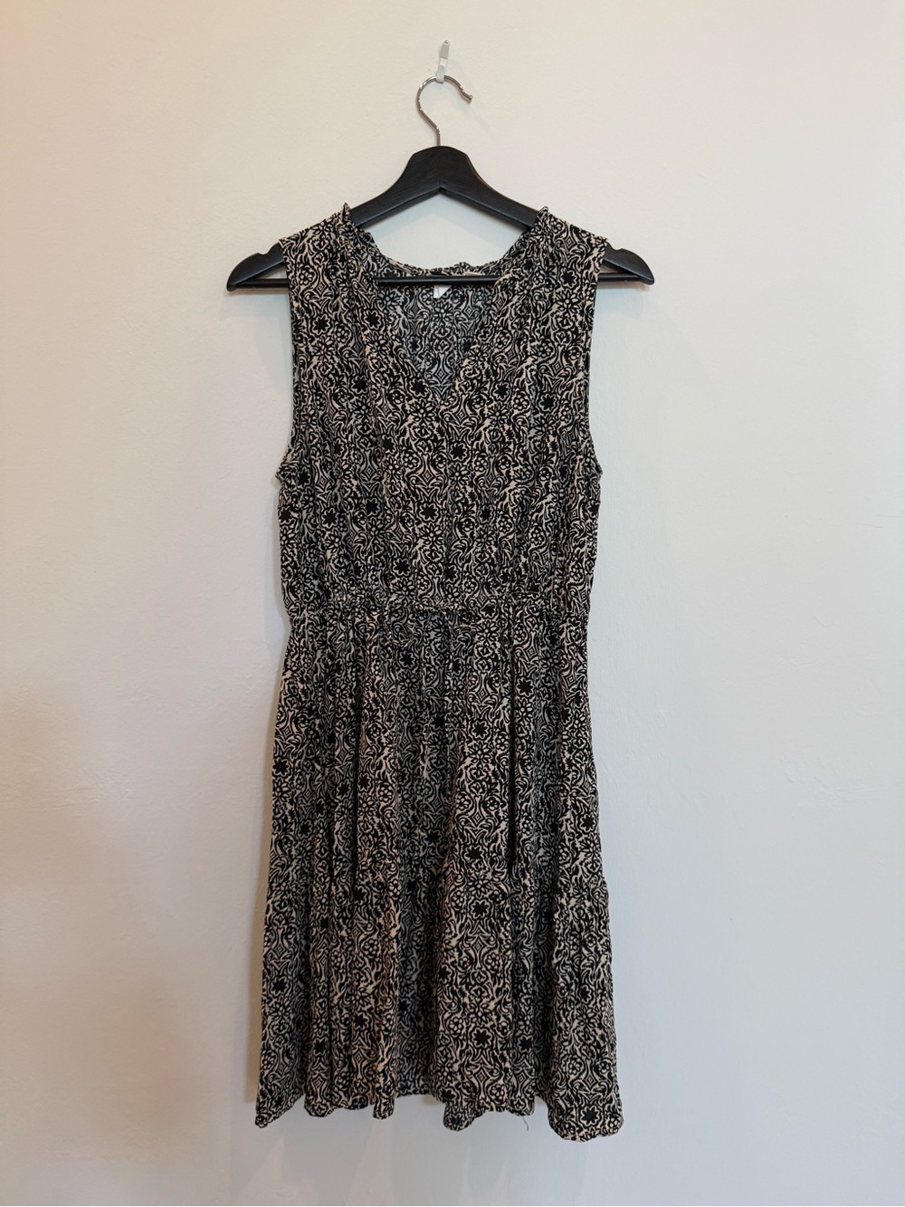 Gap Sleeveless Black and Ivory Printed V-Neck Dress-M